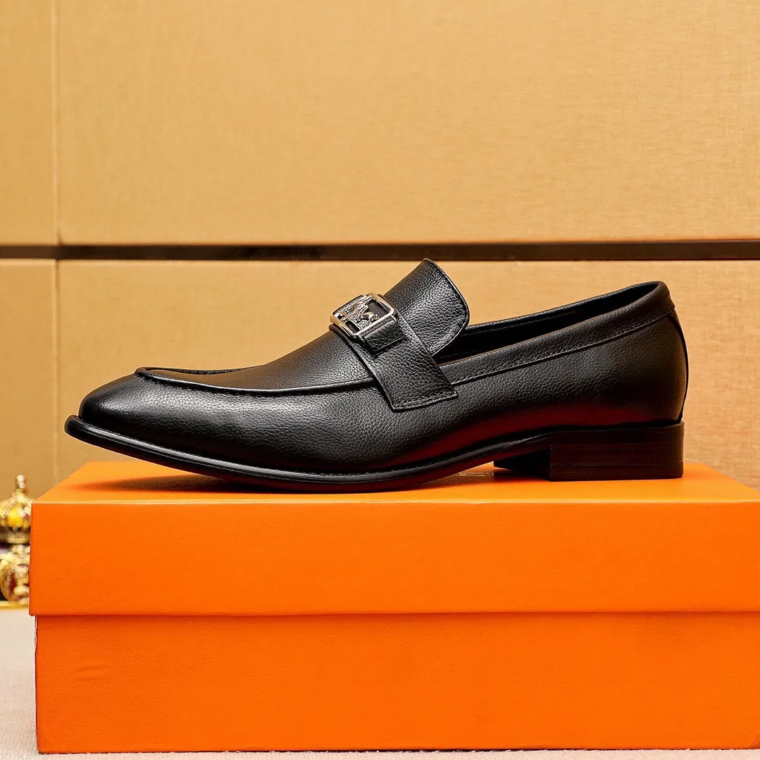 Men's shoes 💰480 💐 Product trademark: HERMES "Hermès" casual leather shoes Regular size: 39-44 (38.45.46🉑️Customized) Product materials: Selected imported first-layer pebbled calfskin upper + classic hardware buckle, imported water-dyed 🐂 cowhide lining. Strong three-dimensional visual effect, combined outsole Color: 1⃣️color optional